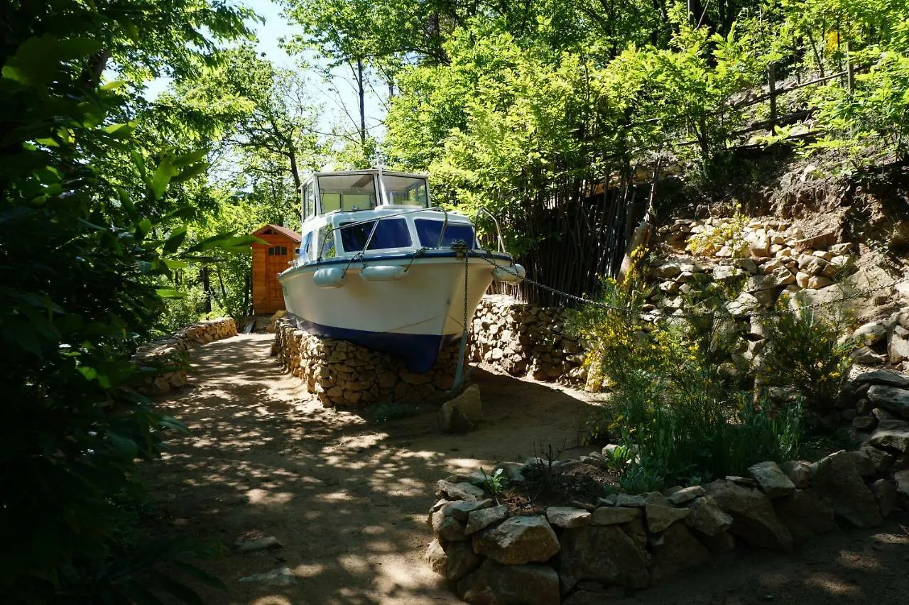 Bateau Cabine Queen07 Saint-Julien-du-Gua Tente de luxe