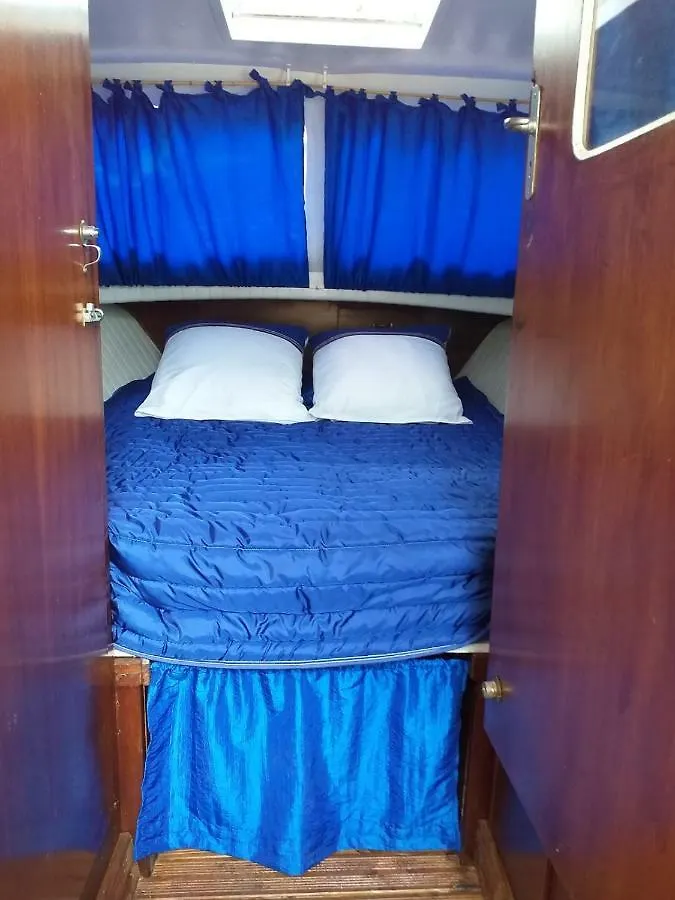 Bateau Cabine Queen07 Saint-Julien-du-Gua 0*,  France